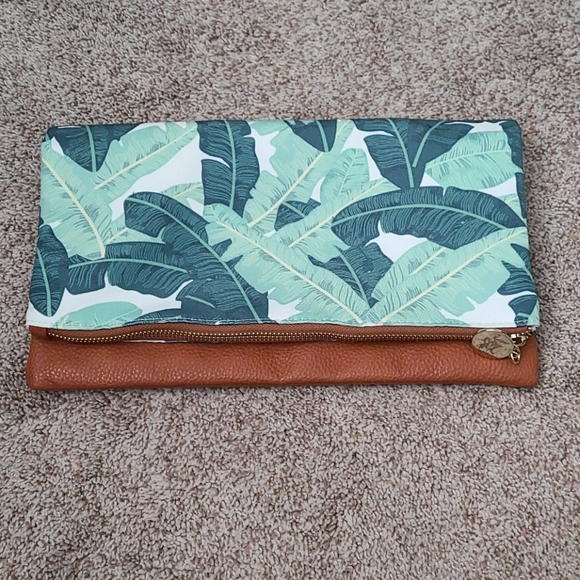 Island sole leaf print clutch - Picture 2 of 3